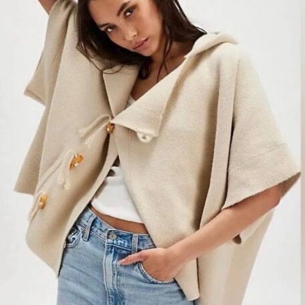 ‼️SOLD‼️ 26. NWT! Free People Toggle Poncho OS | Cream Combo | OS | SOLD OUT!